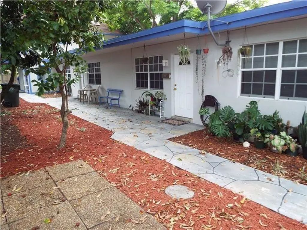 898 Ne 39th Street #2, Oakland Park