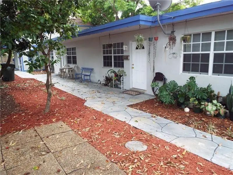 898 Ne 39th Street #2, Oakland Park