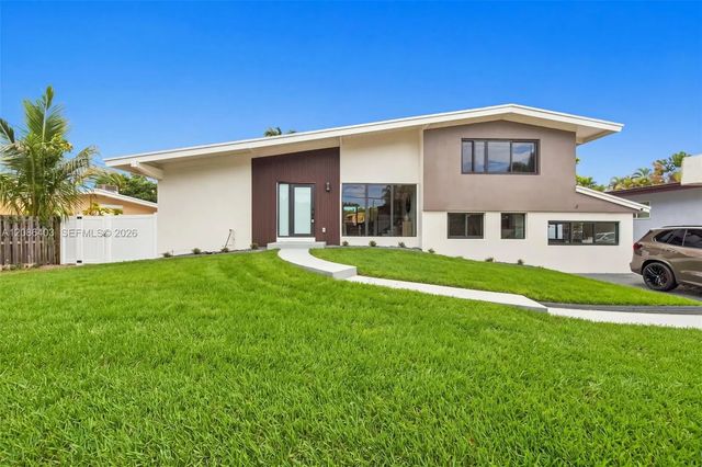 2 of 39 - 2412 Sugarloaf Lane, Fort Lauderdale, FL