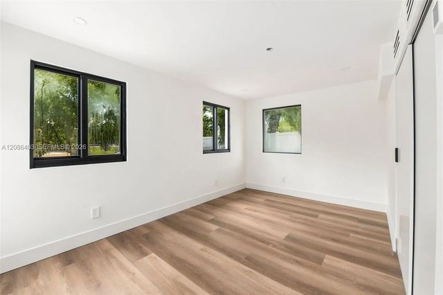 5 of 39 - 2412 Sugarloaf Lane, Fort Lauderdale, FL