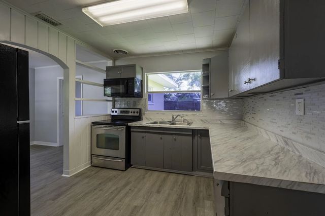 2 of 38 - 5136 Studio Drive, Zephyrhills, FL