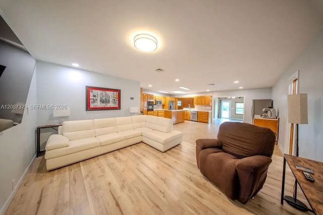 2 of 32 - 4391 Sw 77th Avenue, Davie, FL