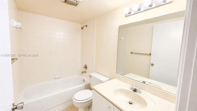 5 of 16 - 12900 Sw 13th Street #413e, Pembroke Pines, FL