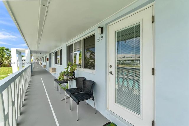 3 of 35 - 900 Atlantic Shores Boulevard #219, Hallandale Beach, FL