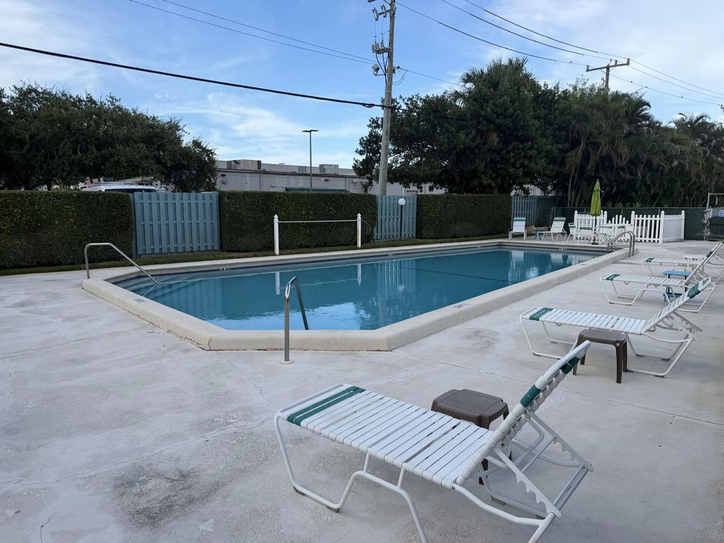 950 S Kanner Highway #c 10, Stuart