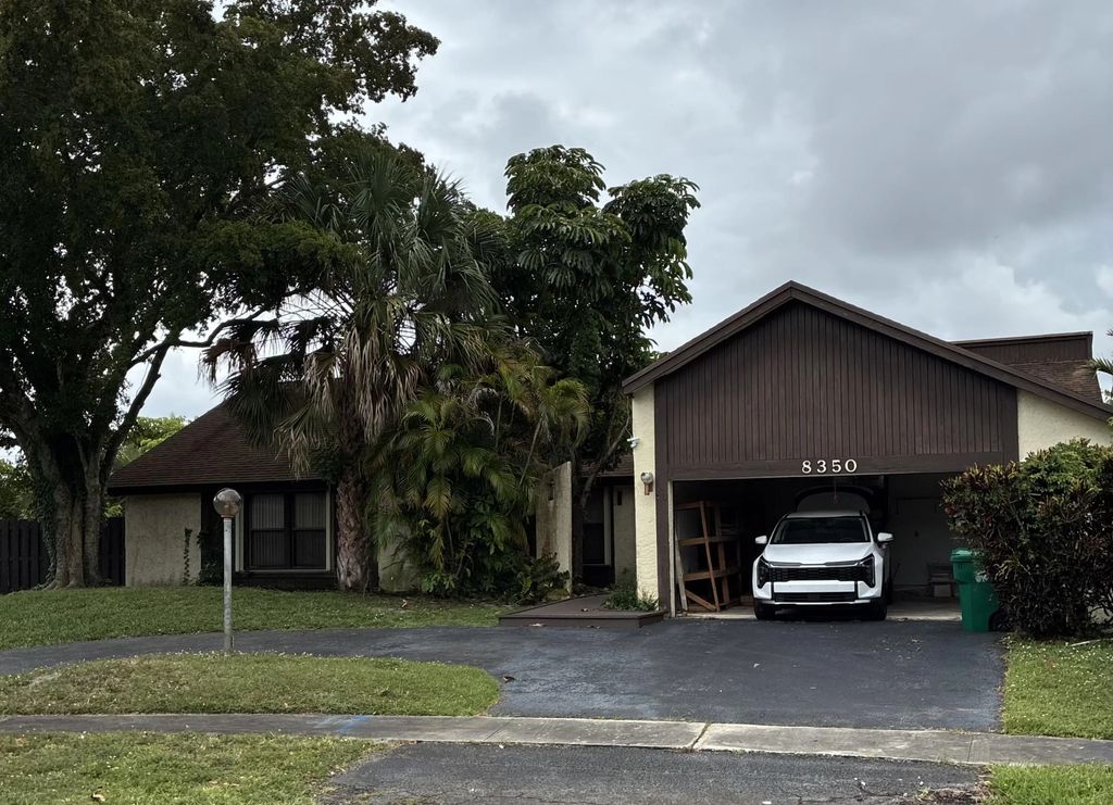 8350 Nw 51st Street, Lauderhill