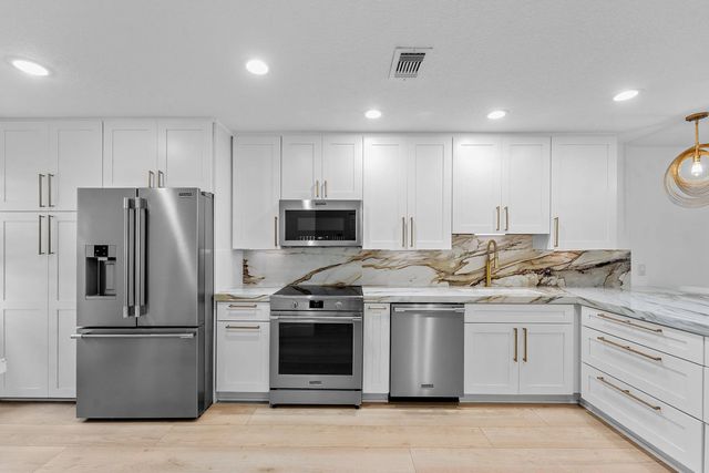 5 of 57 - 11 Southport Lane #e, Boynton Beach, FL