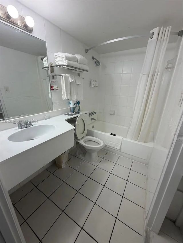 3 of 8 - 19201 Collins Avenue #943, Sunny Isles Beach, FL