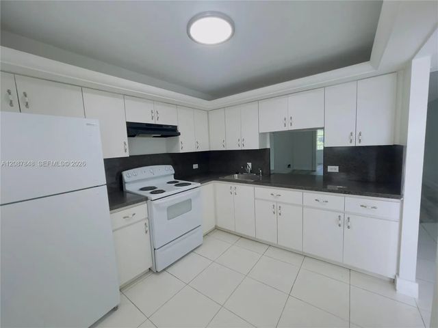 443 Ne 195th Street #338, Miami