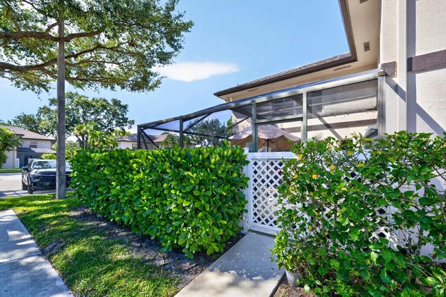 3 of 27 - 42 Essex Court #b, Royal Palm Beach, FL