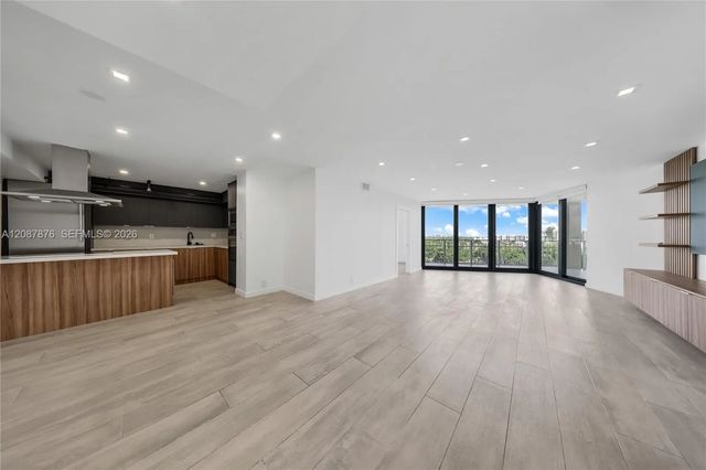 1000 Quayside Terrace #903, Miami