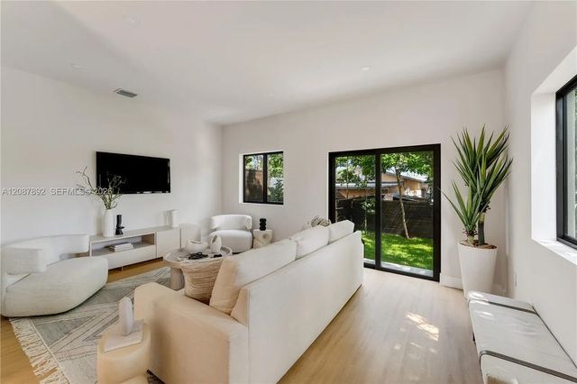 1917 Nw 17th Street #b, Miami