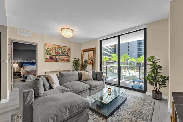 45 Sw 9th Street #1002, Miami