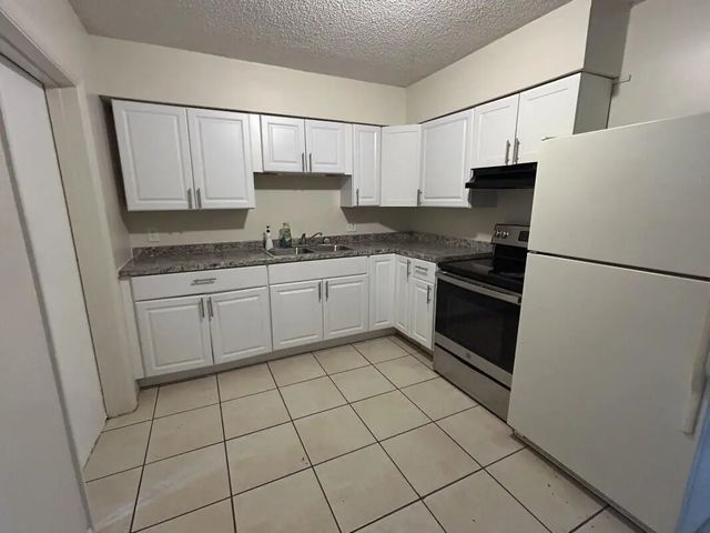 5 of 8 - 506 Holly Avenue #a/b, Fort Pierce, FL