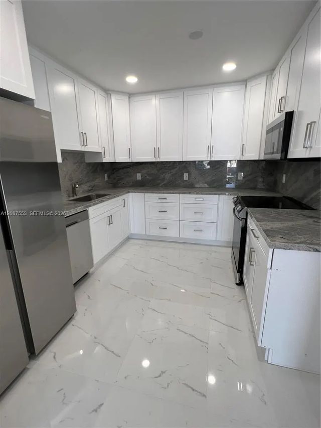 4 of 29 - 3315 Sw 91st Avenue, Miami, FL