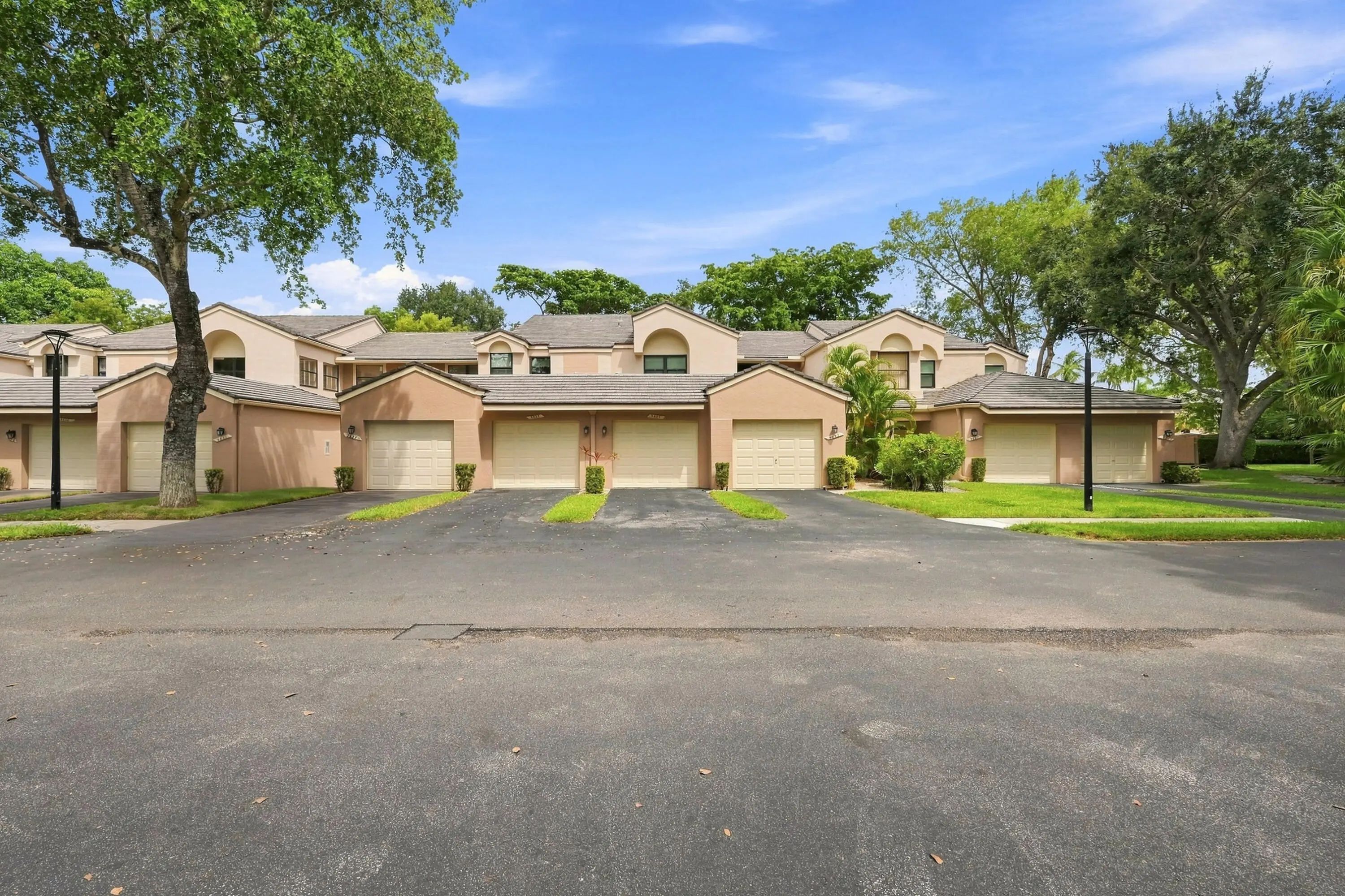 9825 Nw 1st Court #9825, Plantation