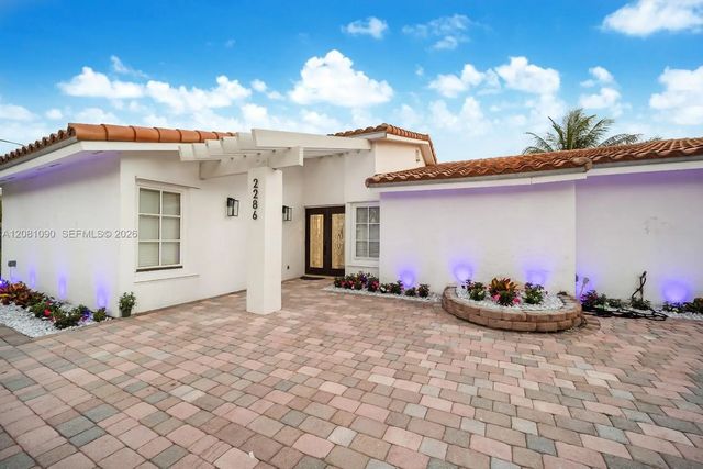 2 of 35 - 2286 Ne 215th Street, Miami, FL
