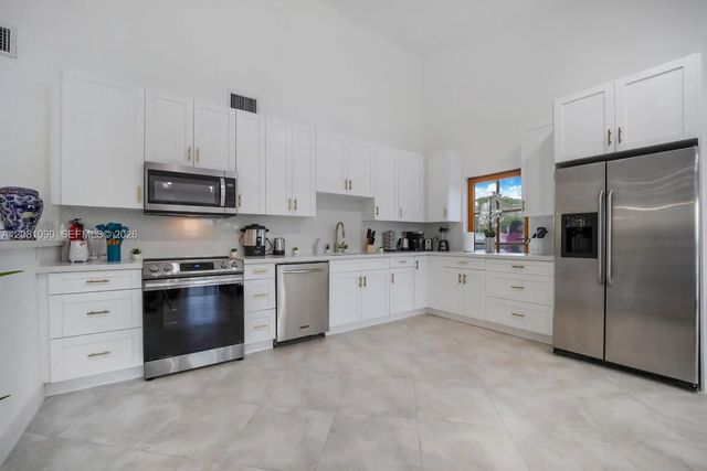 3 of 35 - 2286 Ne 215th Street, Miami, FL