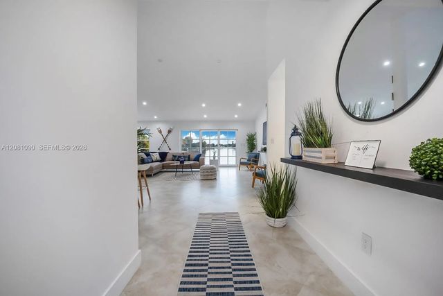 4 of 35 - 2286 Ne 215th Street, Miami, FL