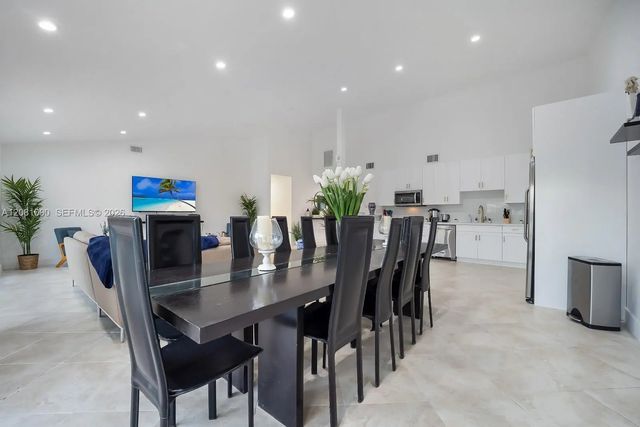 5 of 35 - 2286 Ne 215th Street, Miami, FL