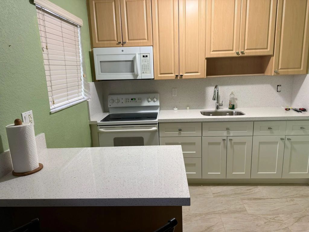 110 Se 2nd Street #303, Hallandale Beach