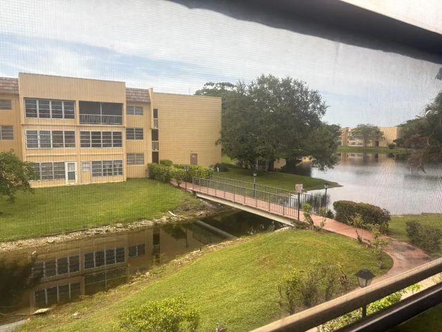 5851 Nw 62nd Avenue #201, Tamarac