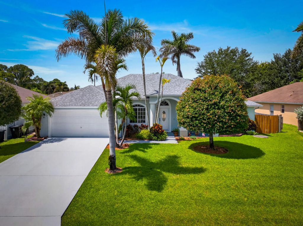 3274 Sw Crumpacker Street, Port St. Lucie
