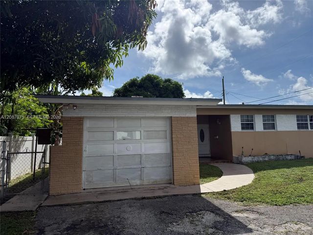 2 of 16 - 1409 S 24th Terrace, Hollywood, FL
