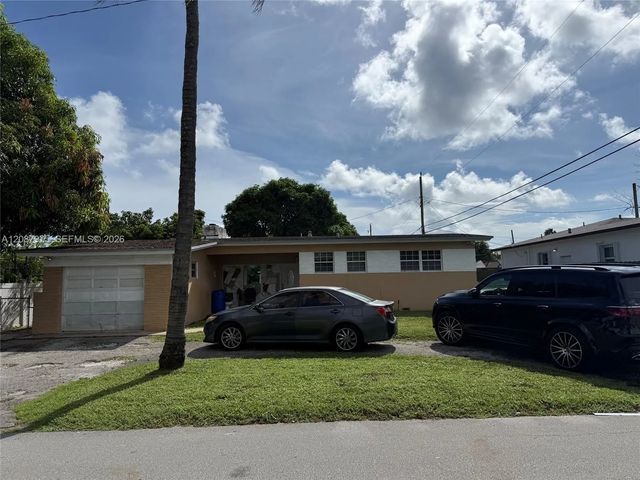 3 of 16 - 1409 S 24th Terrace, Hollywood, FL