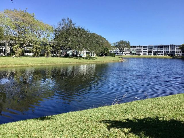 3 of 22 - 7 Oakridge B #7, Deerfield Beach, FL