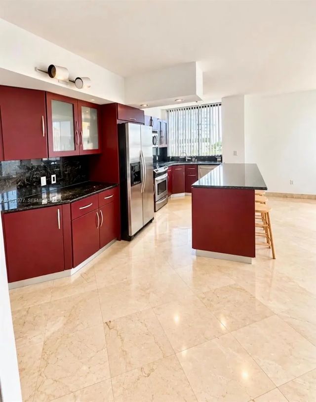 3 of 17 - 1330 West Avenue #702, Miami Beach, FL