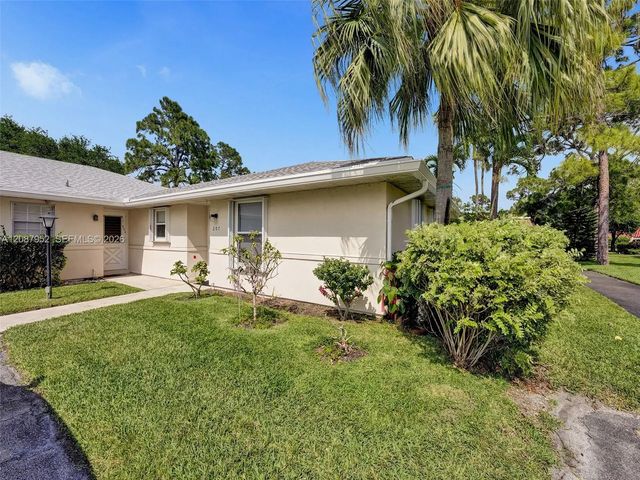 207 Cape Cod Circle #207, Lake Worth