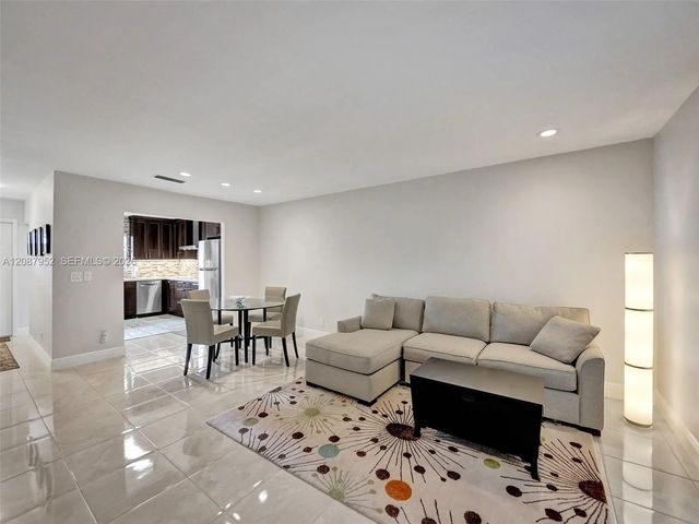 4 of 34 - 207 Cape Cod Circle #207, Lake Worth, FL