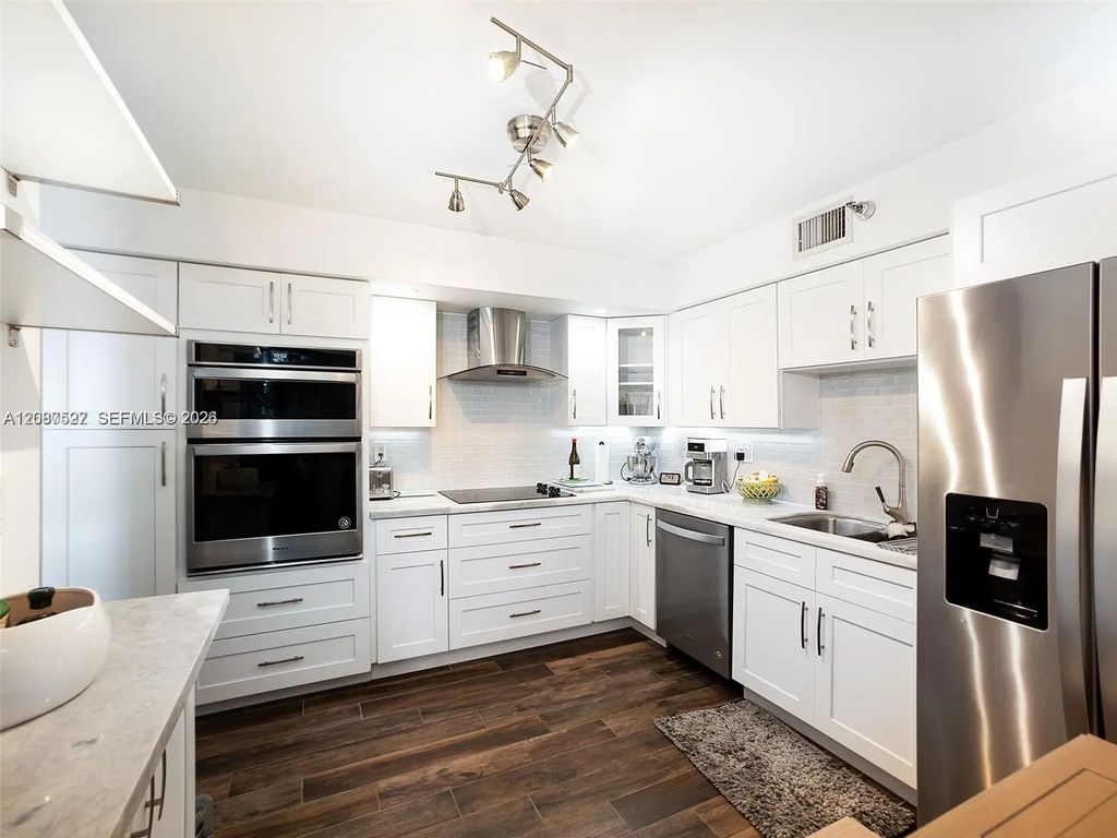 3500 Mystic Pointe Drive #1607, Aventura