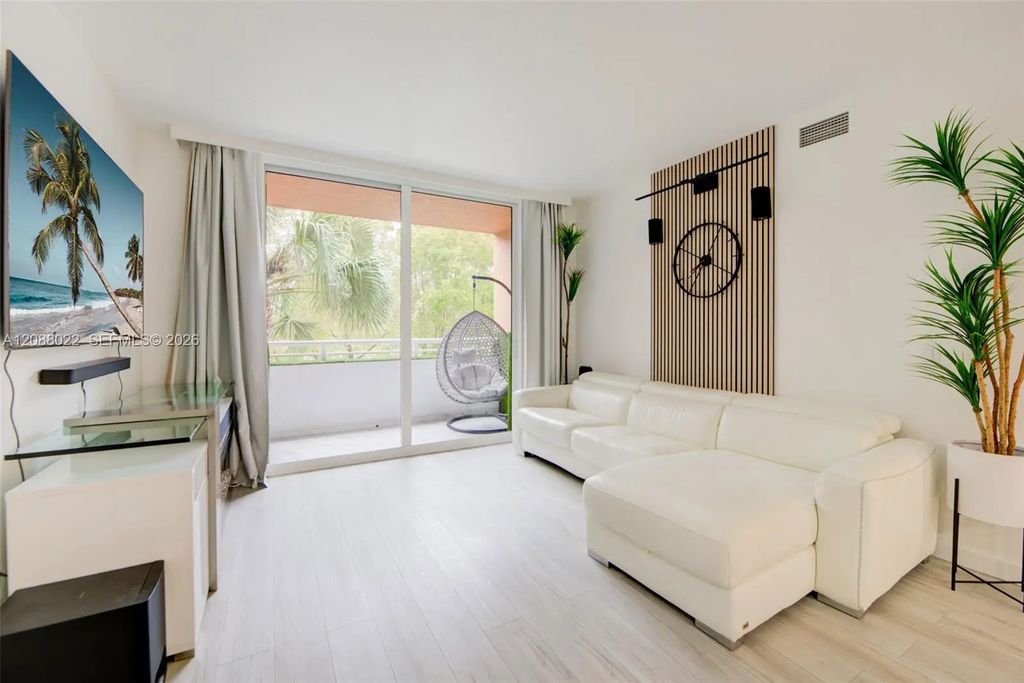 2775 Ne 187th Street #215, Aventura
