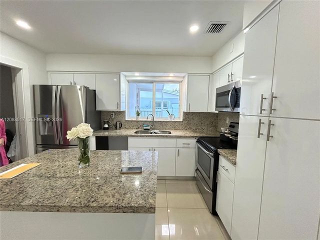 4 of 11 - 10521 Caribbean Boulevard, Cutler Bay, FL