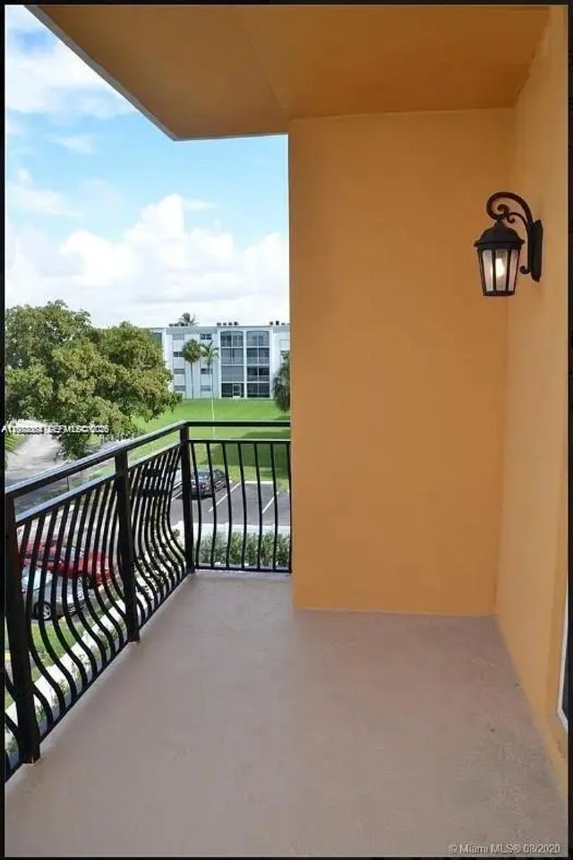 4 of 24 - 555 E Dania Beach Boulevard #5, Dania Beach, FL