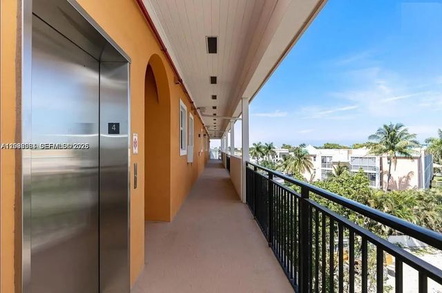 5 of 24 - 555 E Dania Beach Boulevard #5, Dania Beach, FL