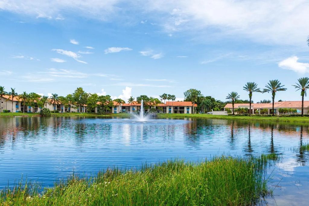 1524 Lake Crystal Drive #e, Royal Palm Beach