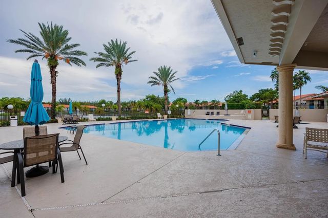 2 of 24 - 1524 Lake Crystal Drive #e, Royal Palm Beach, FL
