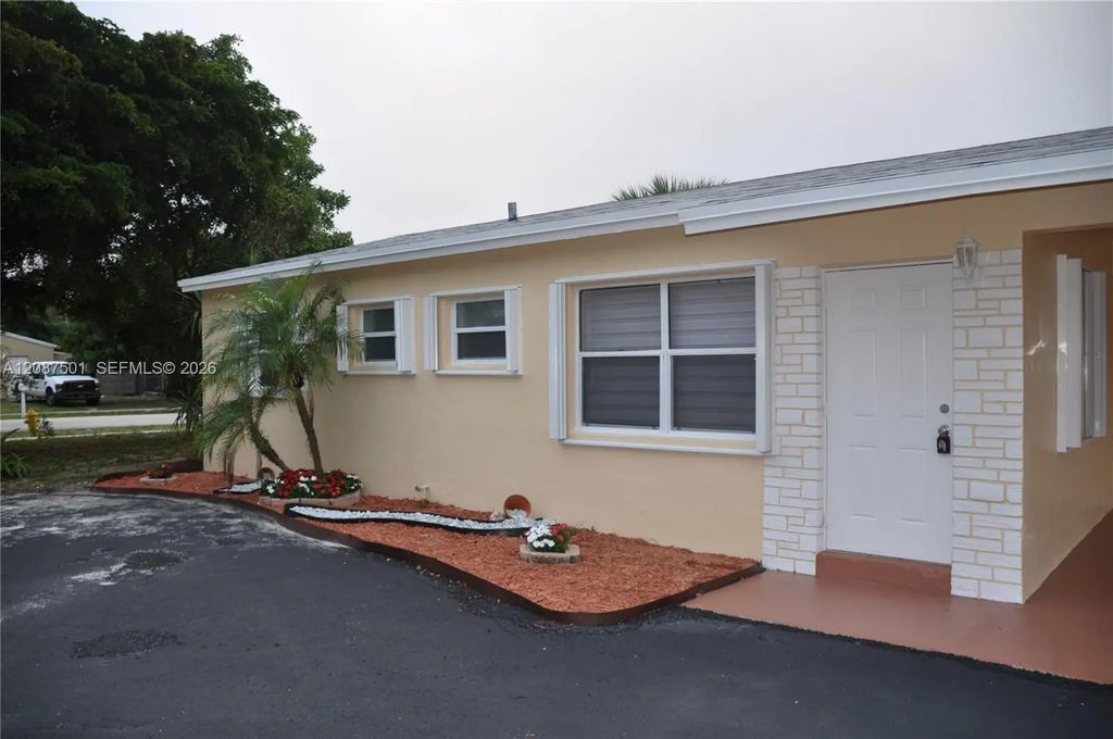571 Ne 61st Street, Oakland Park