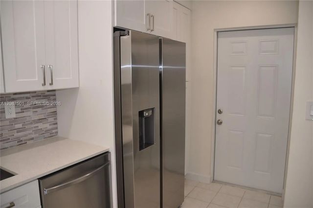 5 of 20 - 571 Ne 61st Street, Oakland Park, FL