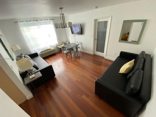 3 of 15 - 420 15th Street #205, Miami Beach, FL