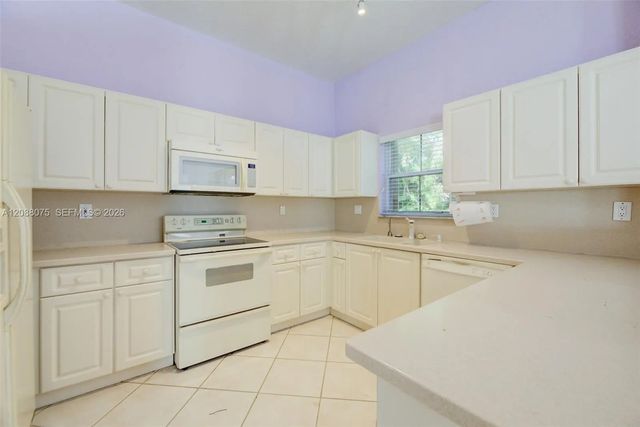 4 of 47 - 13945 S Cypress Cove Circle, Davie, FL