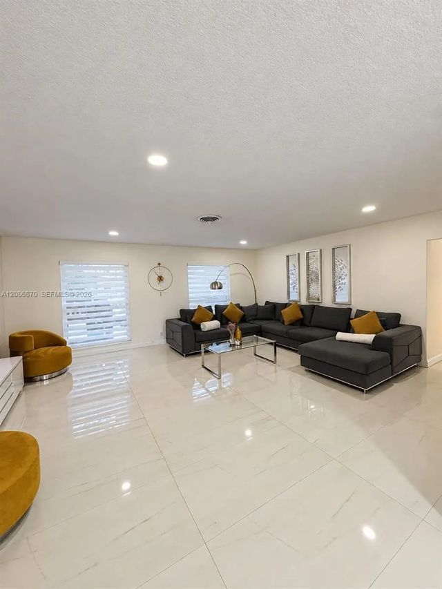 4 of 25 - 695 Sw 65th Avenue, Margate, FL