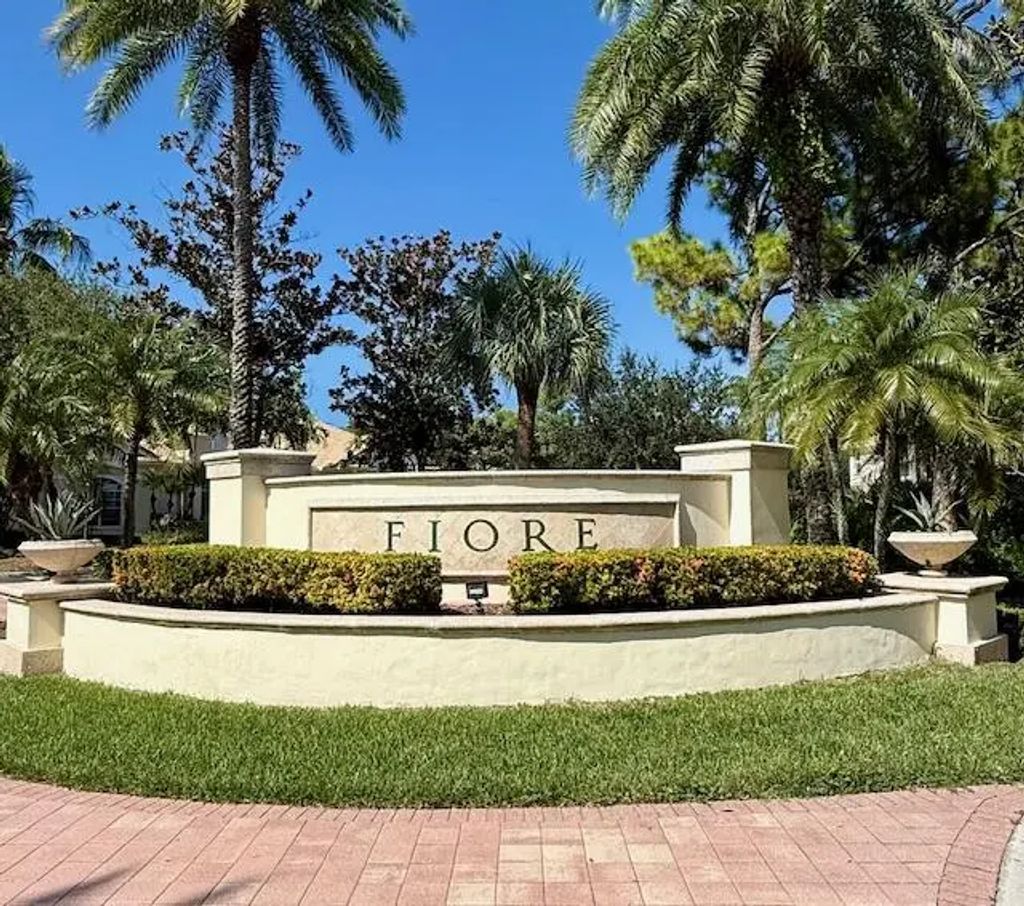 8201 Myrtlewood Circle W #201, Palm Beach Gardens
