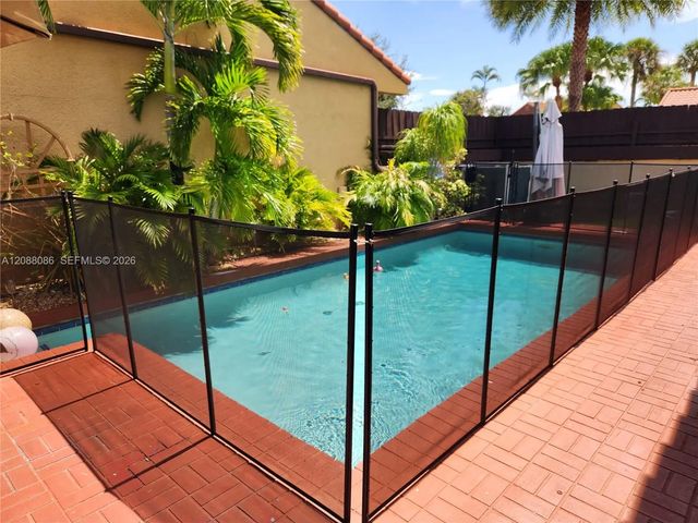 2 of 28 - 1085 Ne 203rd Lane, Miami, FL