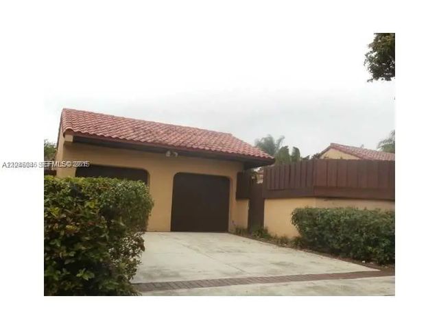3 of 28 - 1085 Ne 203rd Lane, Miami, FL