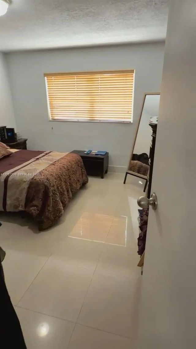 1225 W 35th Street #2a, Hialeah