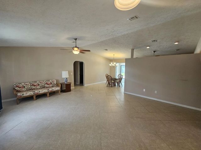 3 of 22 - 421 Se Faith Terrace, Port St. Lucie, FL